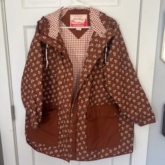 The Great x Eddie Bauer The Rain Jacket - Picture 1 of 3